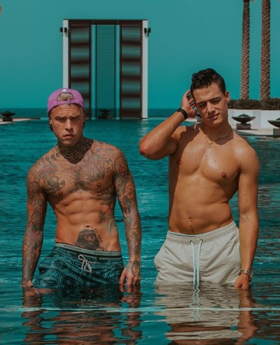 Fedez e Luis Sal in costume