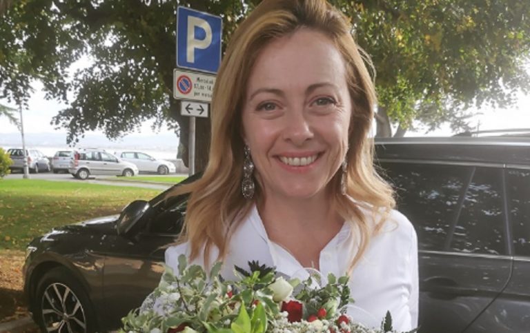 giorgia meloni fiori