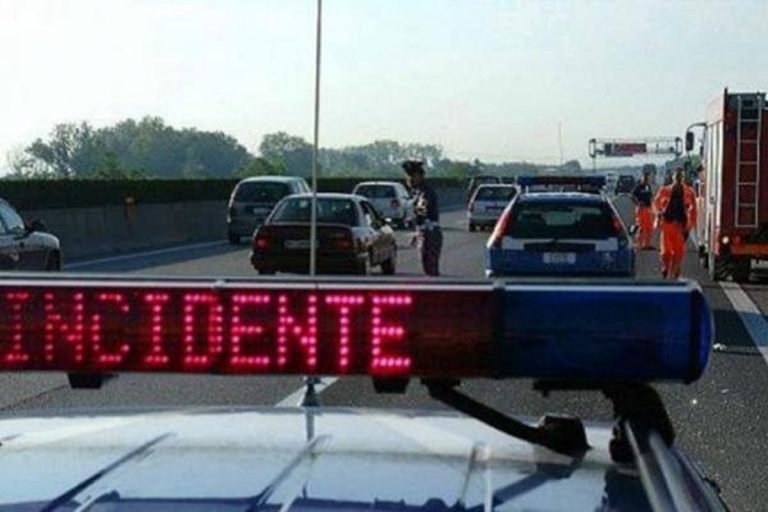 incidente autostrada a22 camion