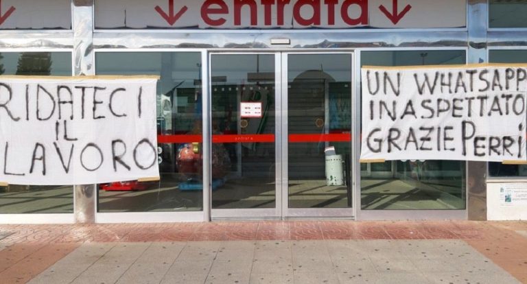 licenziati con whatsapp