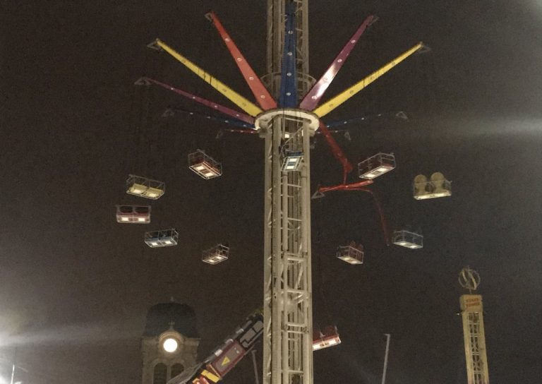 giostra luna park si spezza