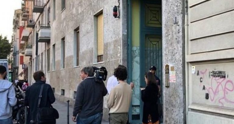 madre e figlia precipitano dall'ottavo piano