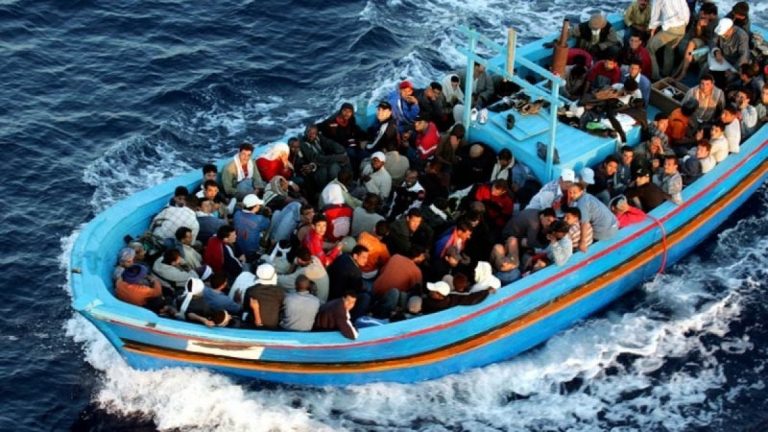 migranti salvati guardia costiera
