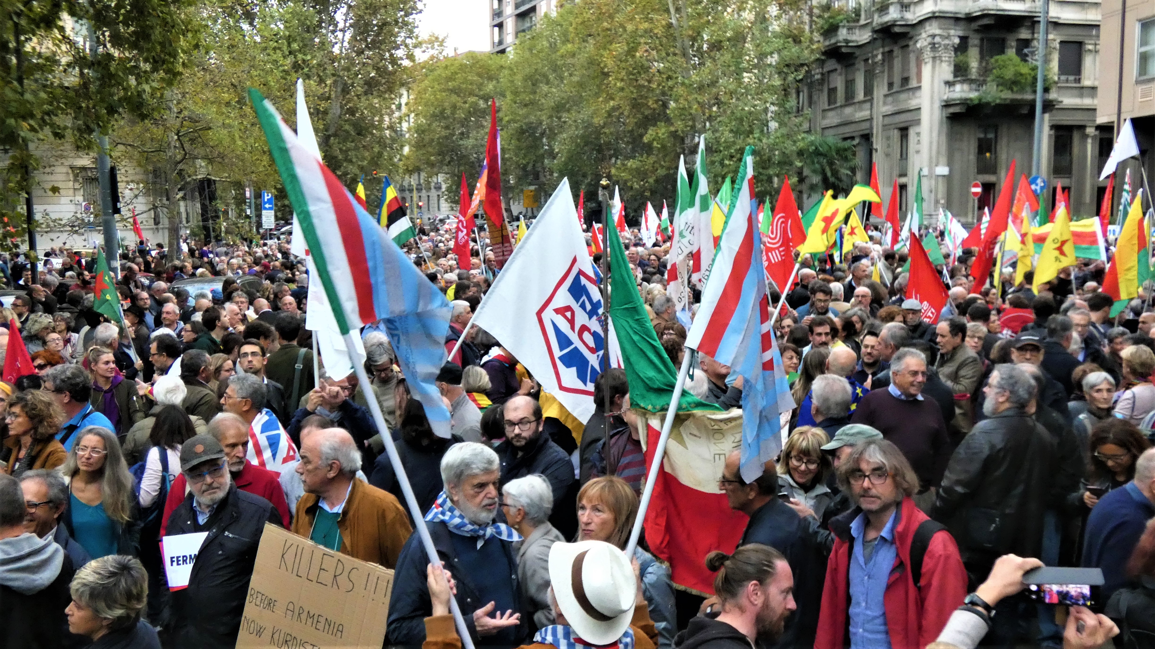Milano, protesta davanti al consolato turco