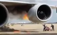 Motore aereo prende fuoco