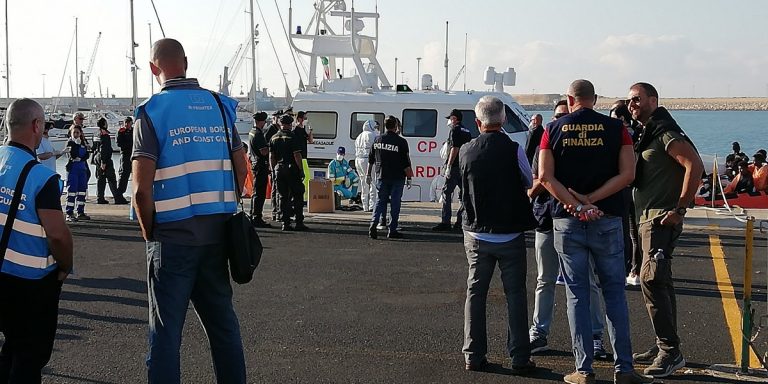 sbarcati migranti pozzallo
