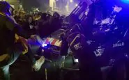 scontri polizia manifestanti Barcellona