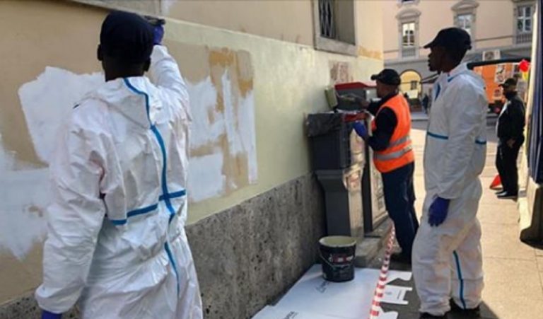 scritta contro Salvini a Bergamo