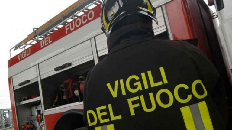 si dà fuoco aosta