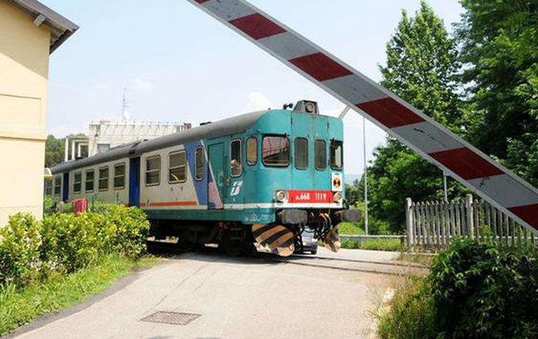 treno-auto-carmagnola