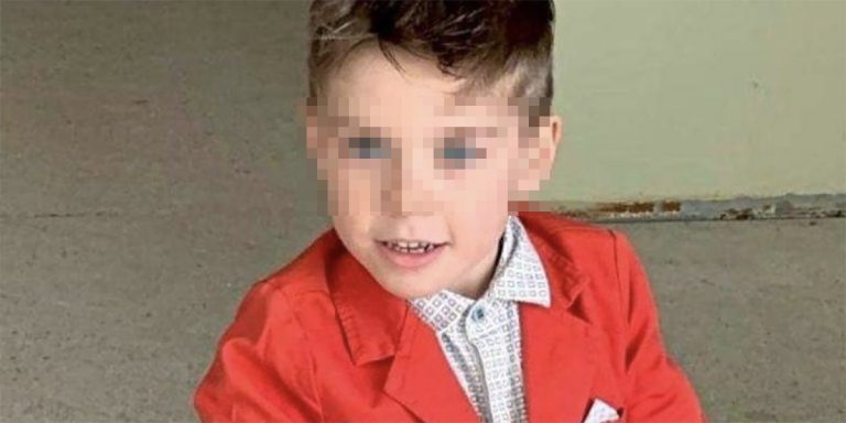muore folgorato a 6 anni