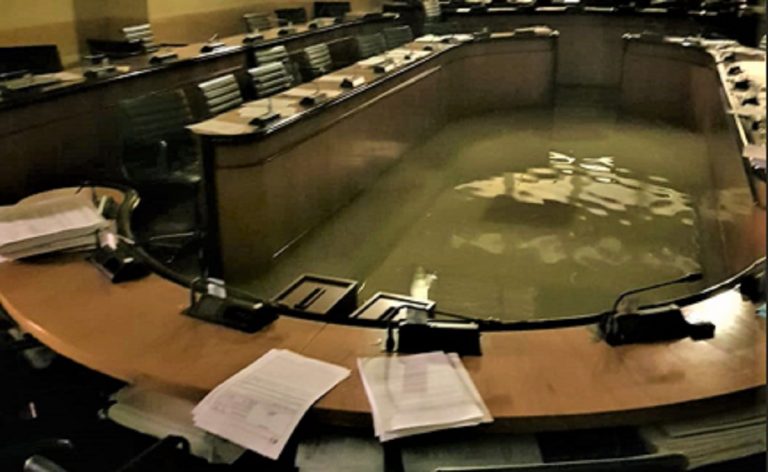 Aula consiglio Venezia allagata