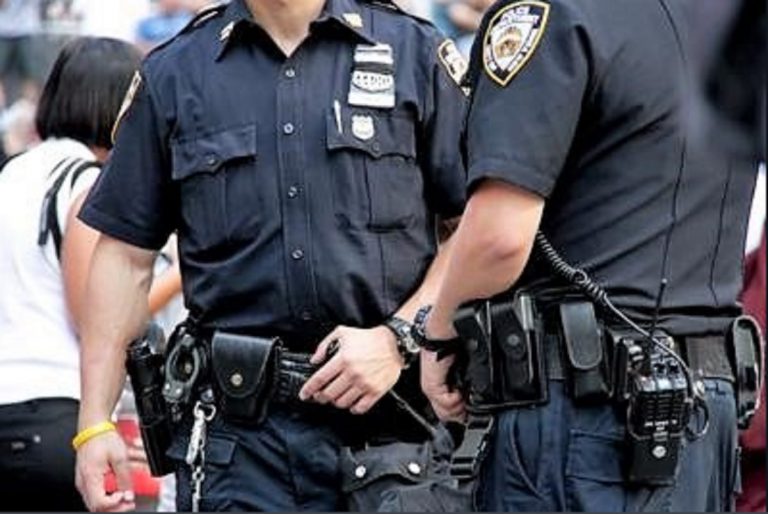 bimbo chiama polizia