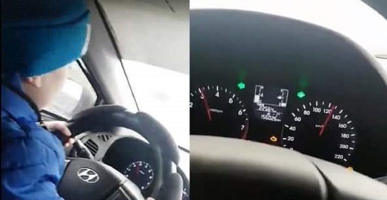 Bimbo guida in autostrada