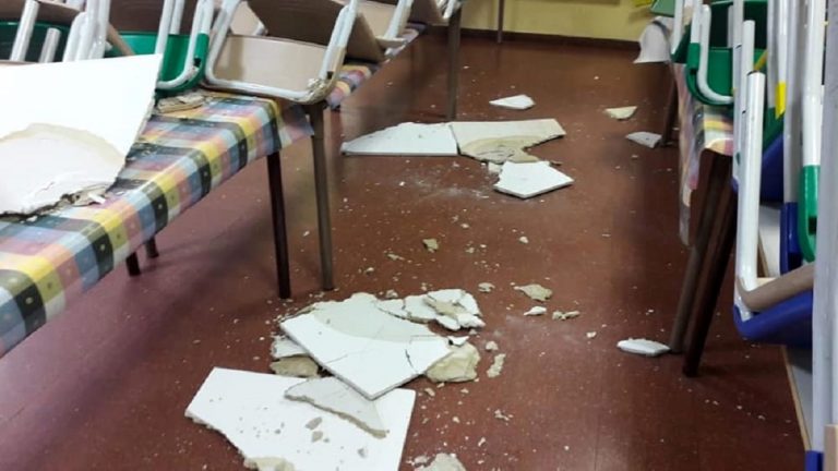 cade controsoffitto scuola sardegna