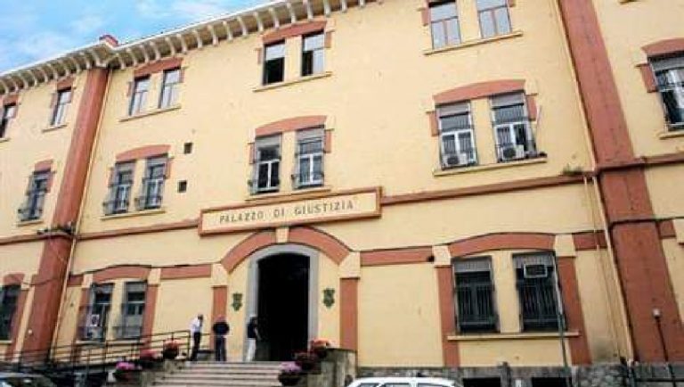 Madre chiede arresto del figlio