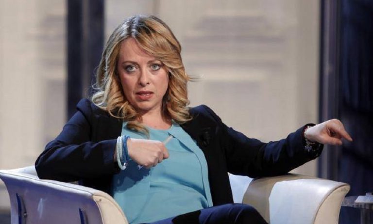 giorgia meloni facebook immigrati