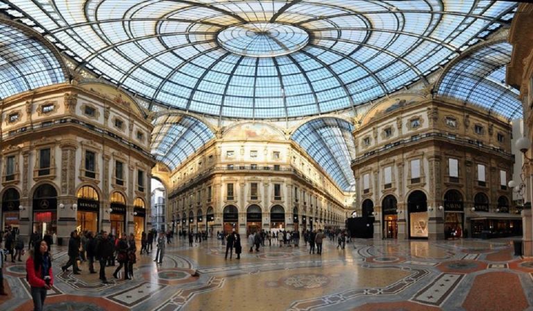 giorgio armani vince l'asta per lo spazio tim presso la galleria vittorio emanuele ii