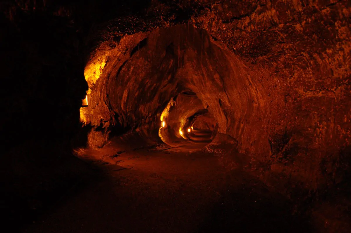 hawaii tunnel lava