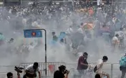 Hong Kong polizia lacrimogeni