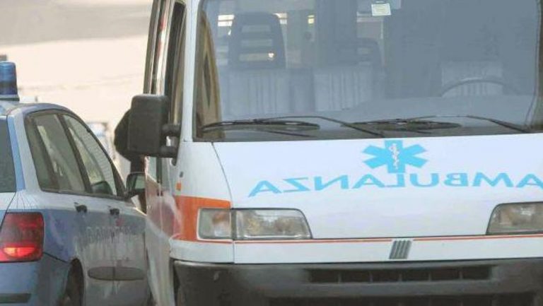 ragazza travolta da un'auto