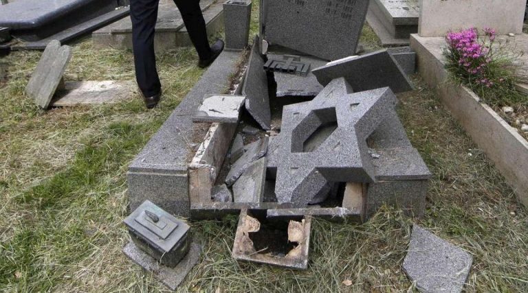 Lapidi profanate in Danimarca