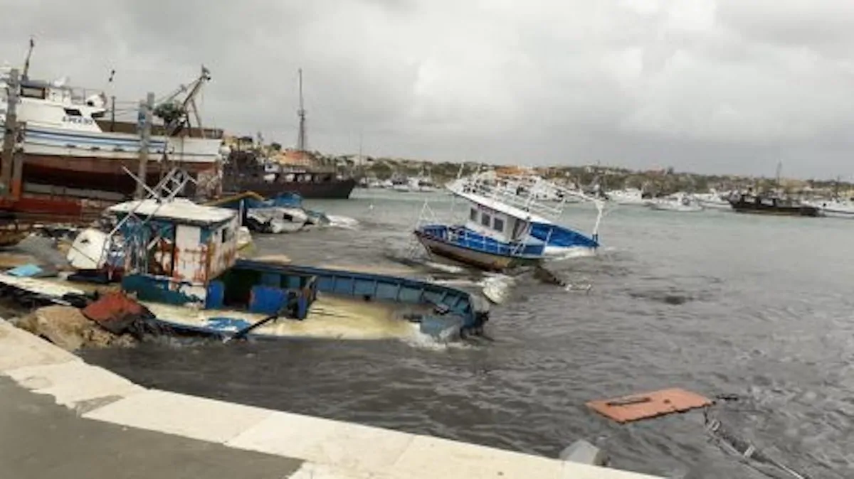barca affonda a Lampedusa