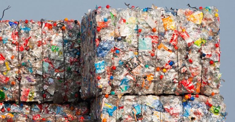 manovra plastic tax