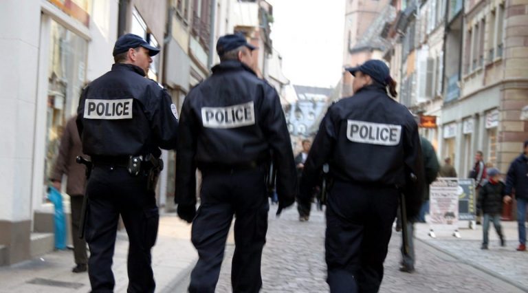 prete ucciso in francia crocifisso