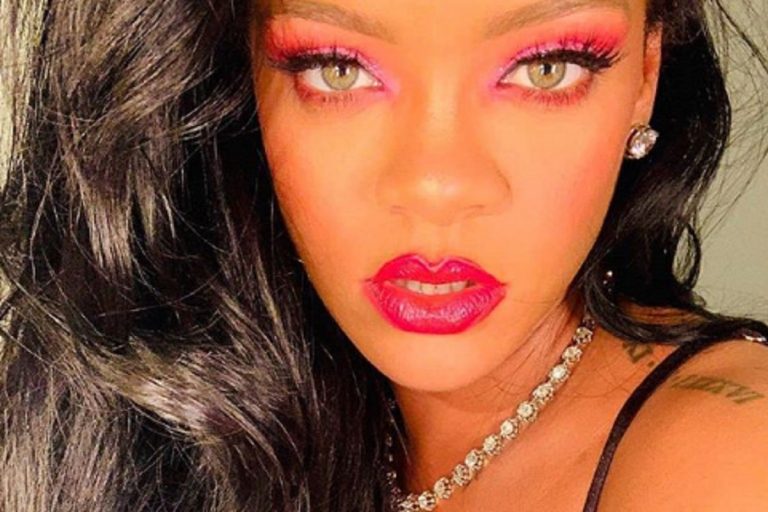 Rihanna senza veli foto