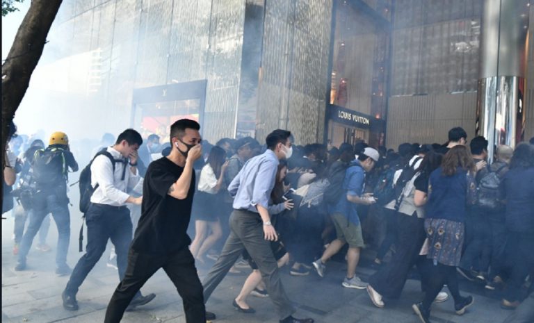 scontri hong kong