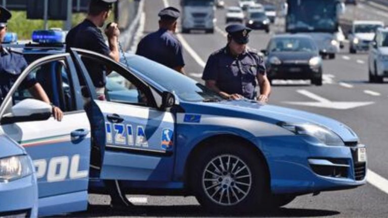 scontro auto tir a1
