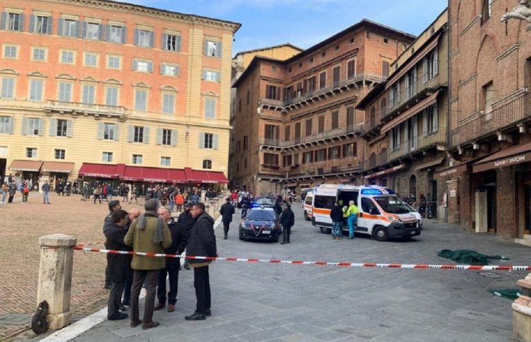 si getta dalla torre del mangia
