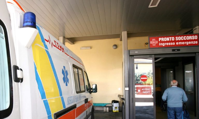 Tenta di avvelenare figlio