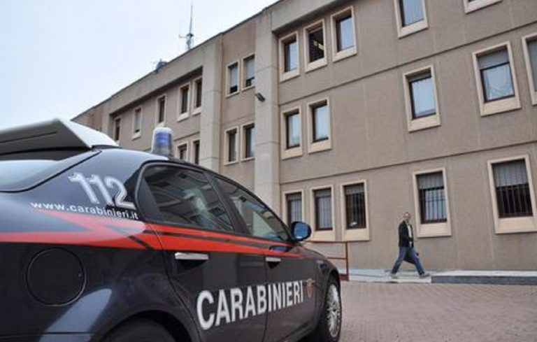 uccide a pugni la madre