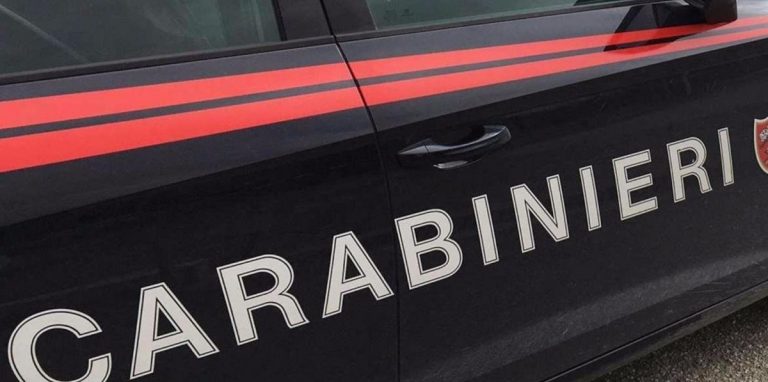 uccide moglie e figlia