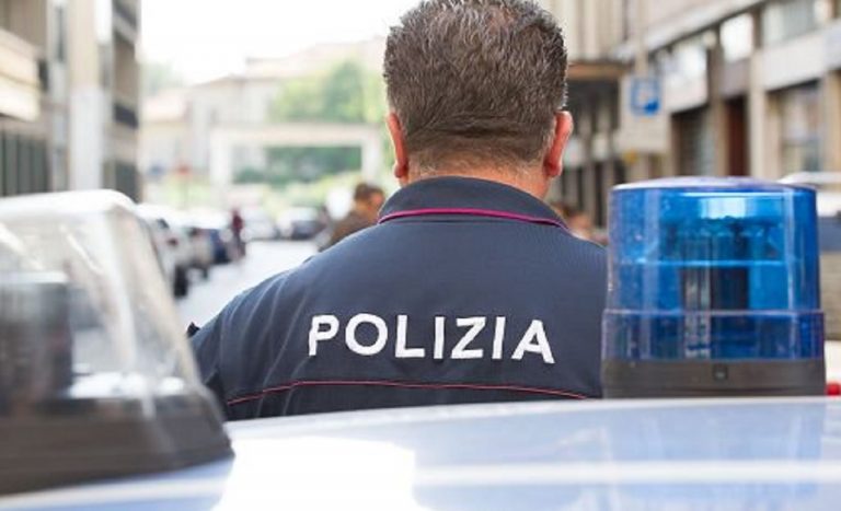 aggredisce guardie giurate