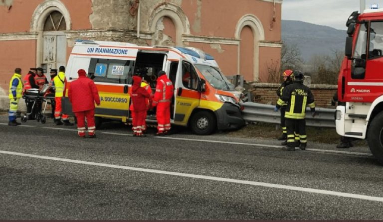 ambulanza fuori strada