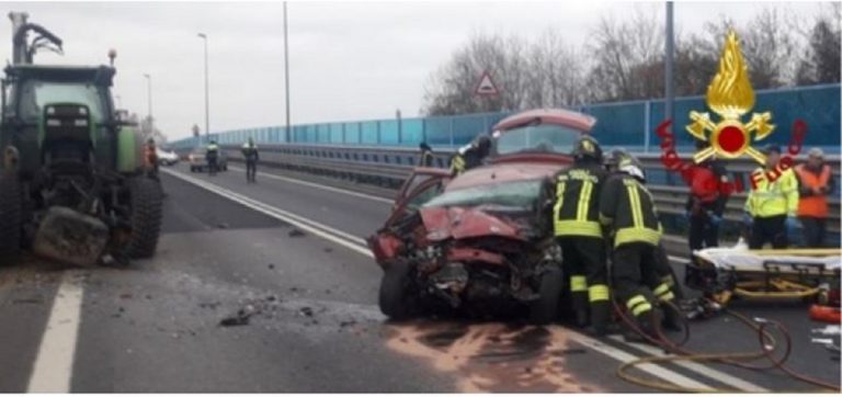 auto contro trattore