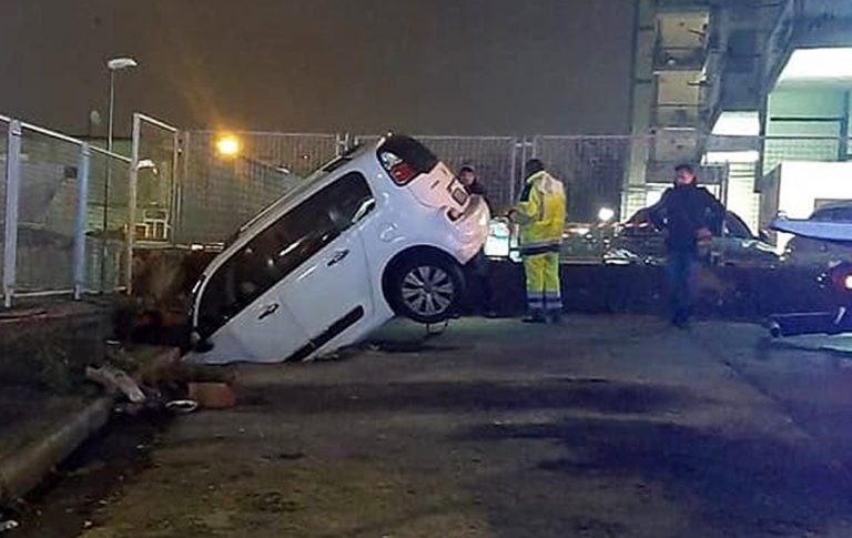 auto-voragine-napoli