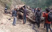 bus precipitato in un burrone