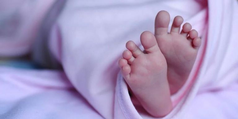 bimba morta avvelenata