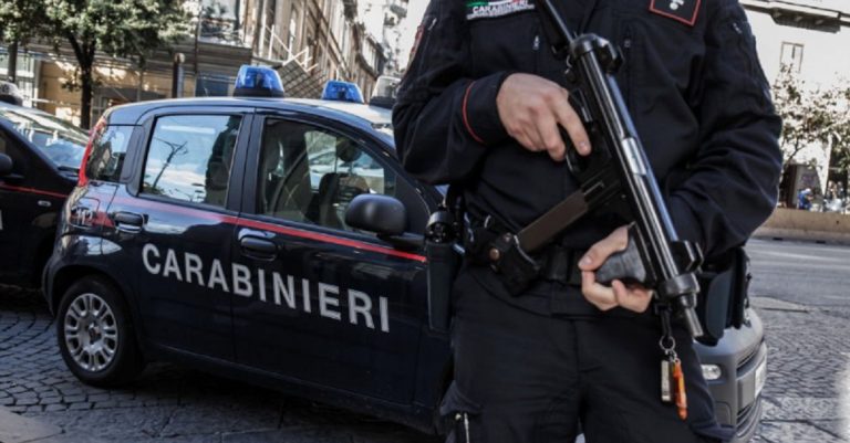 blitz carabinieri Napoli