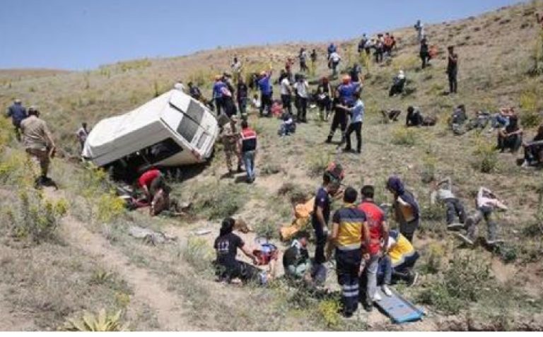 Bus precipita in un burrone Tunisia