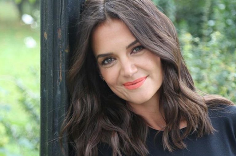 Katie Holmes smagliature