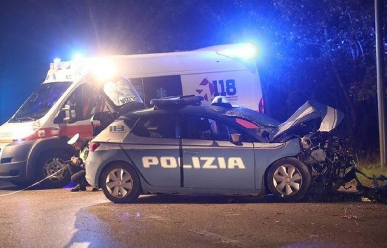 polizia investe pedoni