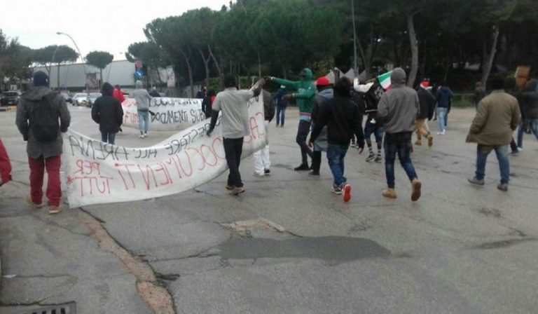protesta migranti foggia