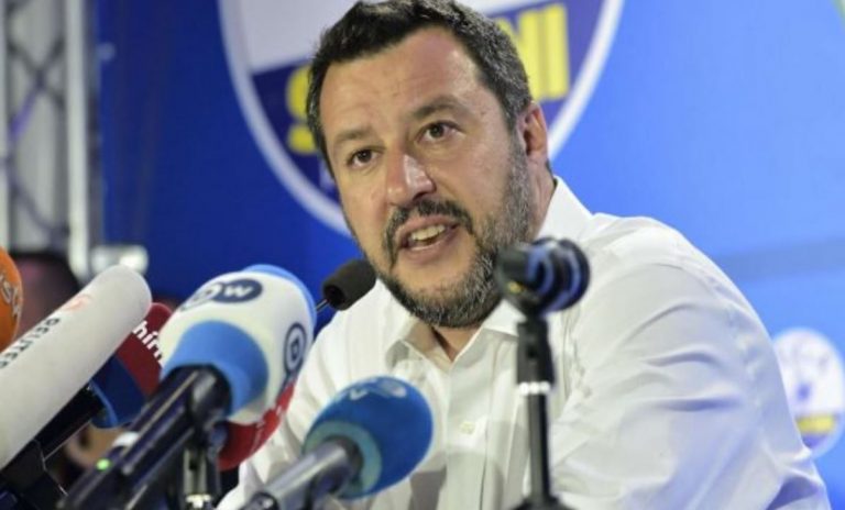 salvini contestato calabria