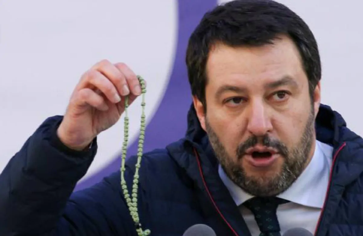 Salvini contestatori Vangelo