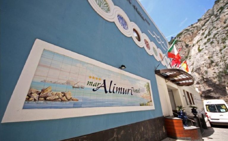 turista inglese violentata a sorrento